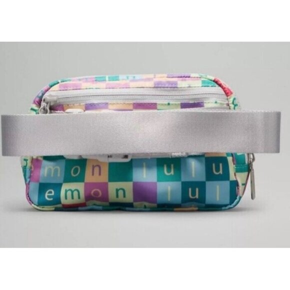 Lululemon Everywhere Belt Bag 1 L Checked Moment Mult Vapor NWT - Picture 3 of 11